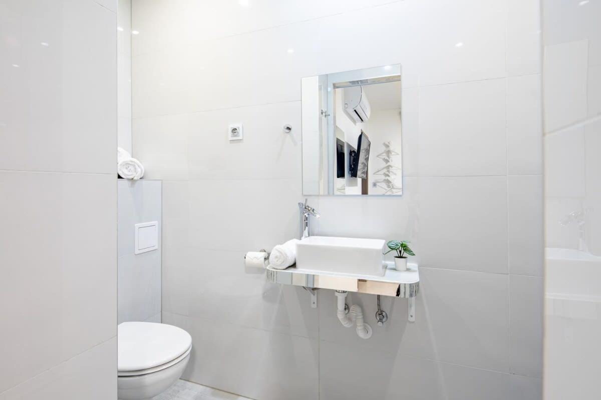Appartamento Central - New - Quiet Sleep Budapest Esterno foto